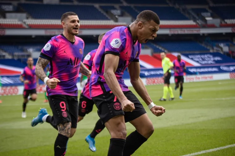 KOLIKO SAMO OVDJE IMA EMOCIJA: Kylian Mbapp&eacute; je vri&scaron;tao i vri&scaron;tao i vri&scaron;tao - umalo da nije dobio srčani od uzbuđenja