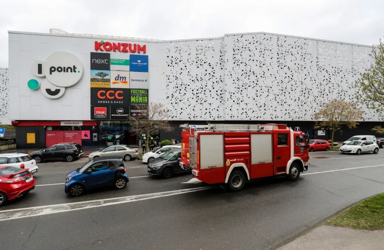 U zagrebačkom trgovačkom centru izbio požar