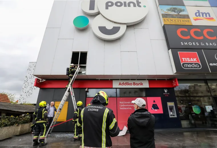 U zagrebačkom trgovačkom centru izbio požar