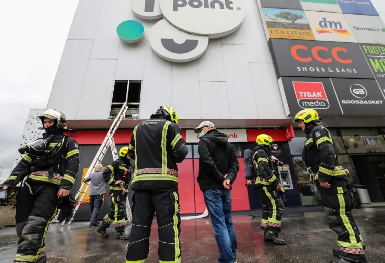U zagrebačkom trgovačkom centru izbio požar
