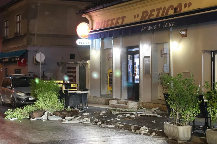 Automobilom se zabio u terasu restorana: Dvoje ljudi je ozlijeđeno