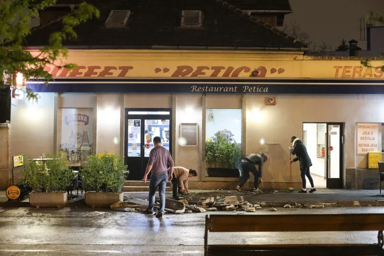 Automobilom se zabio u terasu restorana: Dvoje ljudi je ozlijeđeno