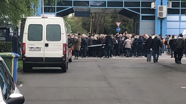 Gužva za cijepljenje na Zagrebačkom velesajmu
