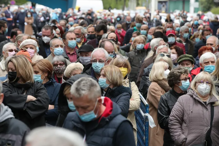 Gužva za cijepljenje na Zagrebačkom velesajmu