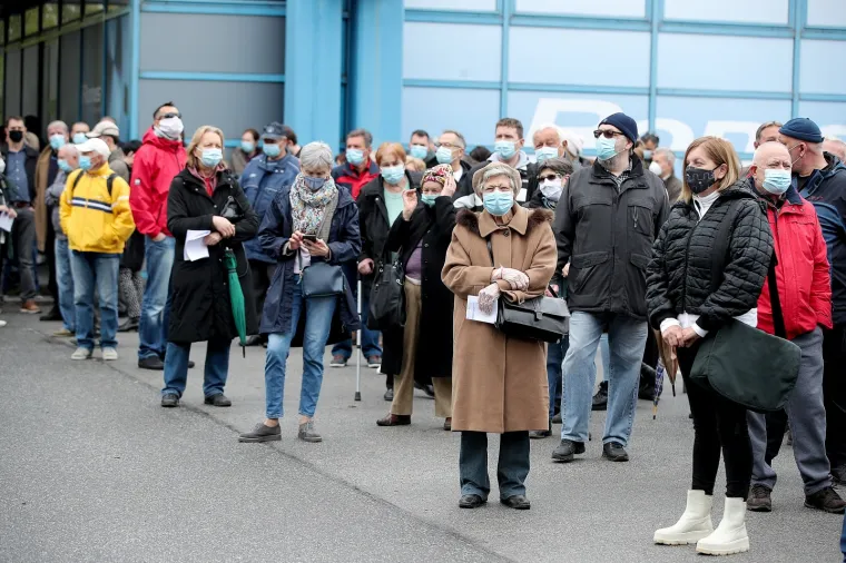 Gužva za cijepljenje na Zagrebačkom velesajmu