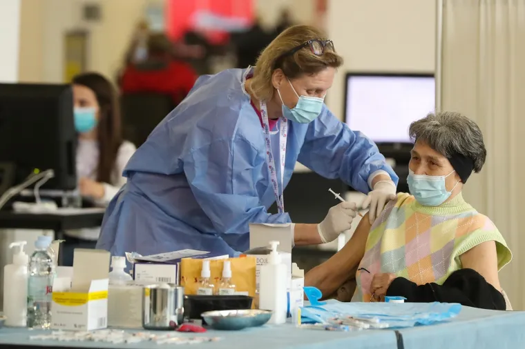 Gužva za cijepljenje na Zagrebačkom velesajmu