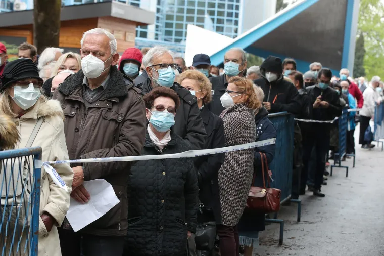 Gužva za cijepljenje na Zagrebačkom velesajmu
