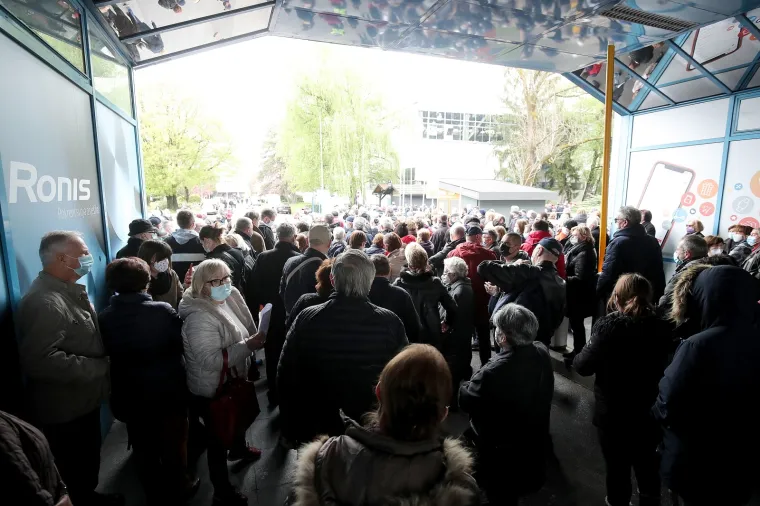 Gužva za cijepljenje na Zagrebačkom velesajmu