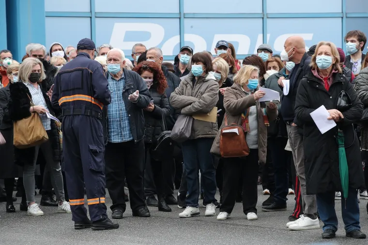 Gužva za cijepljenje na Zagrebačkom velesajmu