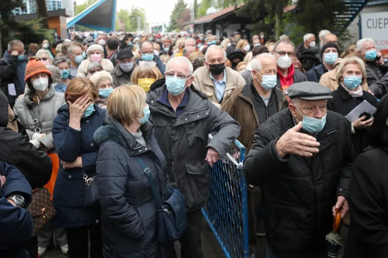 Gužva za cijepljenje na Zagrebačkom velesajmu