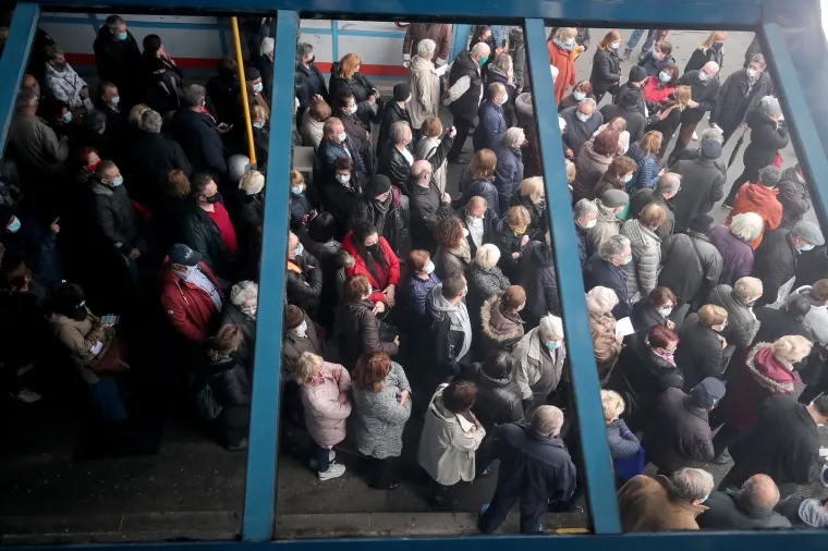 Gužva za cijepljenje na Zagrebačkom velesajmu