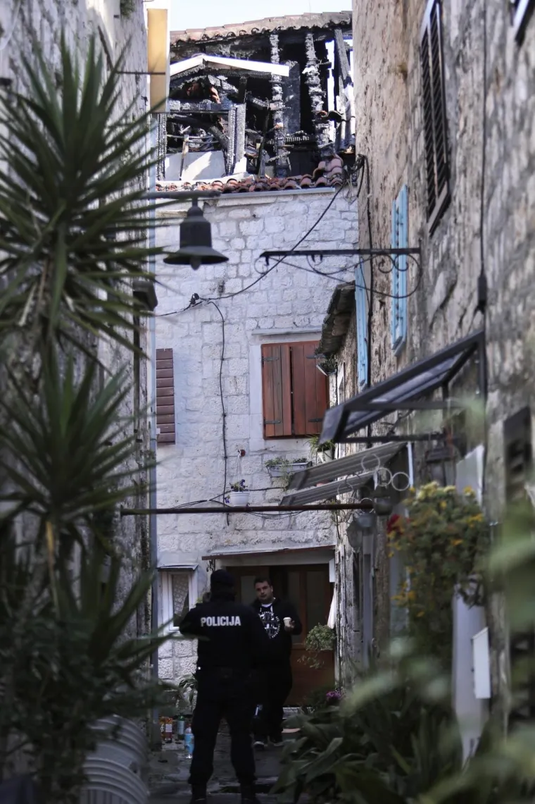 Požar u staroj gradskoj jezgri: Poginuo vlasnik kuće, žena i vatrogasac ozlijeđeni