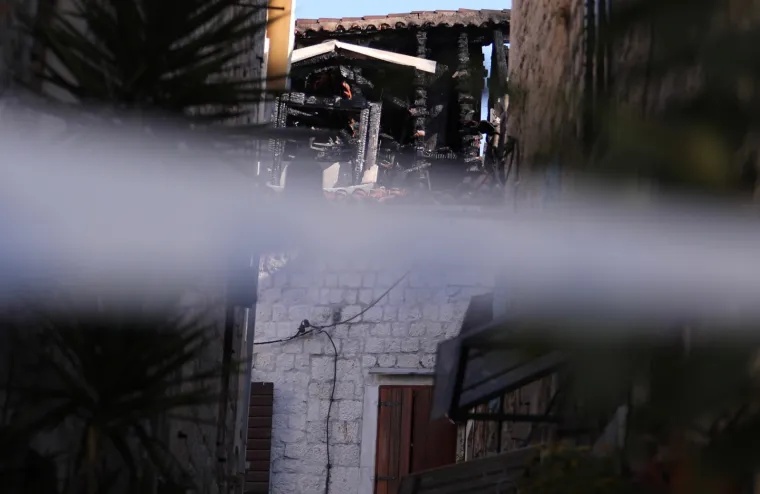 Požar u staroj gradskoj jezgri: Poginuo vlasnik kuće, žena i vatrogasac ozlijeđeni