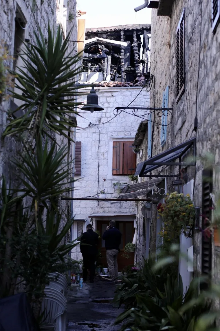 Požar u staroj gradskoj jezgri: Poginuo vlasnik kuće, žena i vatrogasac ozlijeđeni