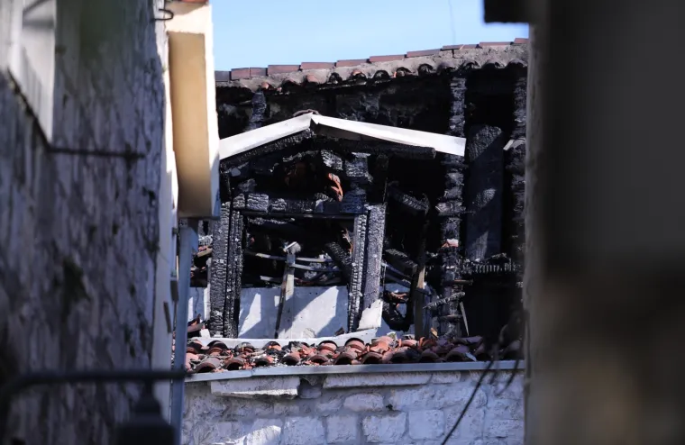 Požar u staroj gradskoj jezgri: Poginuo vlasnik kuće, žena i vatrogasac ozlijeđeni