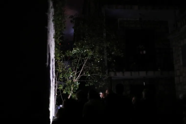 Požar u staroj gradskoj jezgri: Poginuo vlasnik kuće, žena i vatrogasac ozlijeđeni