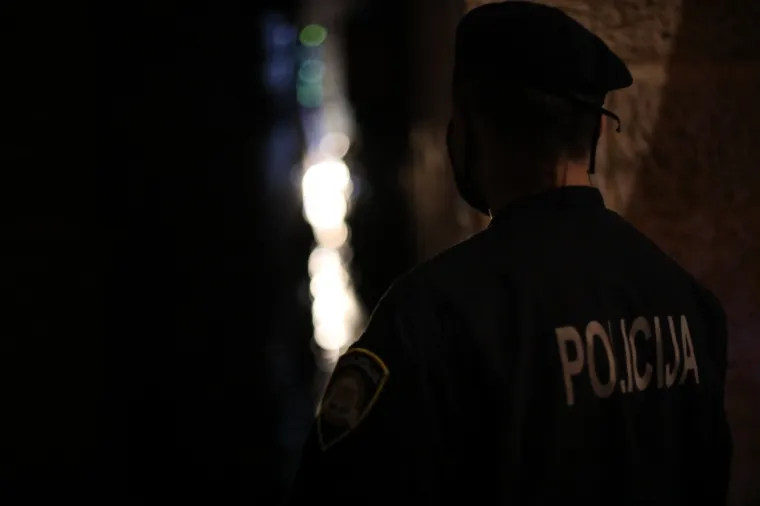 Požar u staroj gradskoj jezgri: Poginuo vlasnik kuće, žena i vatrogasac ozlijeđeni