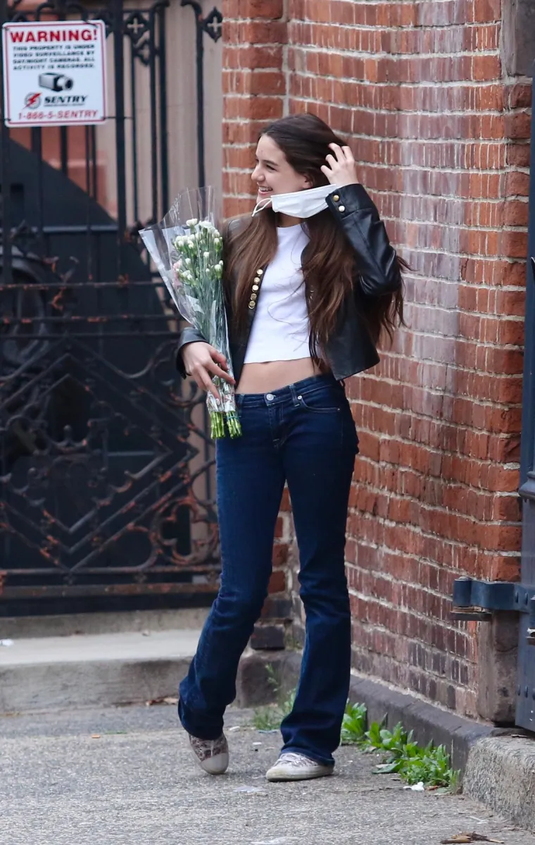 Tom Cruise zbog Scijentologije navodno nije vidio kćer od 2013. godine pa tako tinejdžericu uglavnom viđamo na paparazzi fotkama s majkom Katie Holmes.