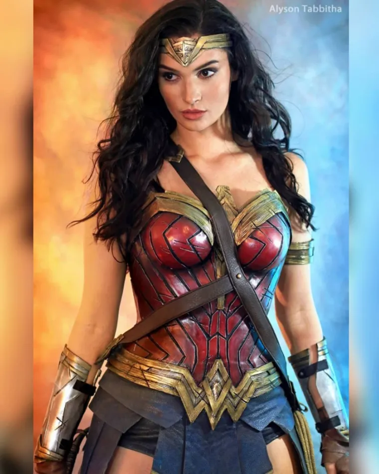 OVA LJEPOTICA SE MOŽE PRETVORITI U KOGA GOD POŽELI: Ne &scaron;alimo se s vama, na ovim fotografijama se nalazi jedna te ista osoba