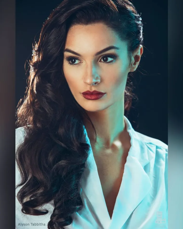 OVA LJEPOTICA SE MOŽE PRETVORITI U KOGA GOD POŽELI: Ne &scaron;alimo se s vama, na ovim fotografijama se nalazi jedna te ista osoba