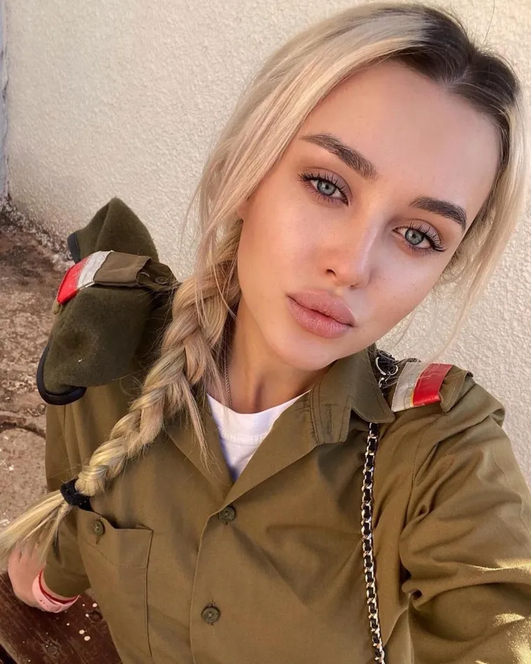 NJIMA SE SAMO LUD ČOVJEK NE BI PREDAO: Ove ljepotice su prave pravcate vojnikinje i u njih bismo pucali Amorovim strelicama