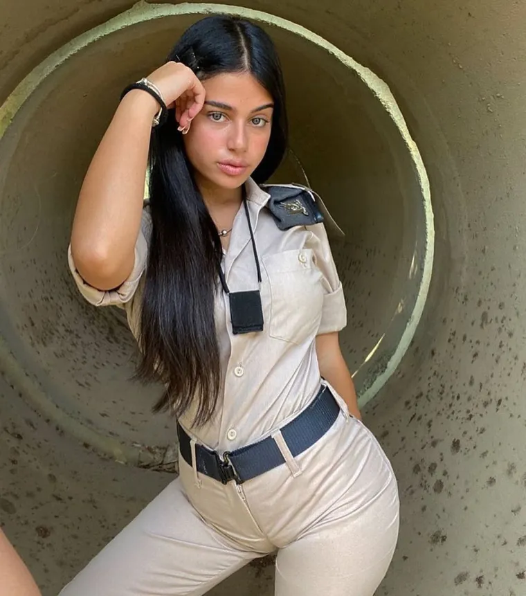 NJIMA SE SAMO LUD ČOVJEK NE BI PREDAO: Ove ljepotice su prave pravcate vojnikinje i u njih bismo pucali Amorovim strelicama