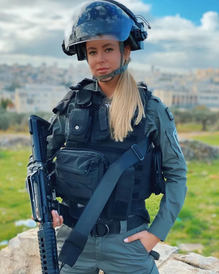 NJIMA SE SAMO LUD ČOVJEK NE BI PREDAO: Ove ljepotice su prave pravcate vojnikinje i u njih bismo pucali Amorovim strelicama