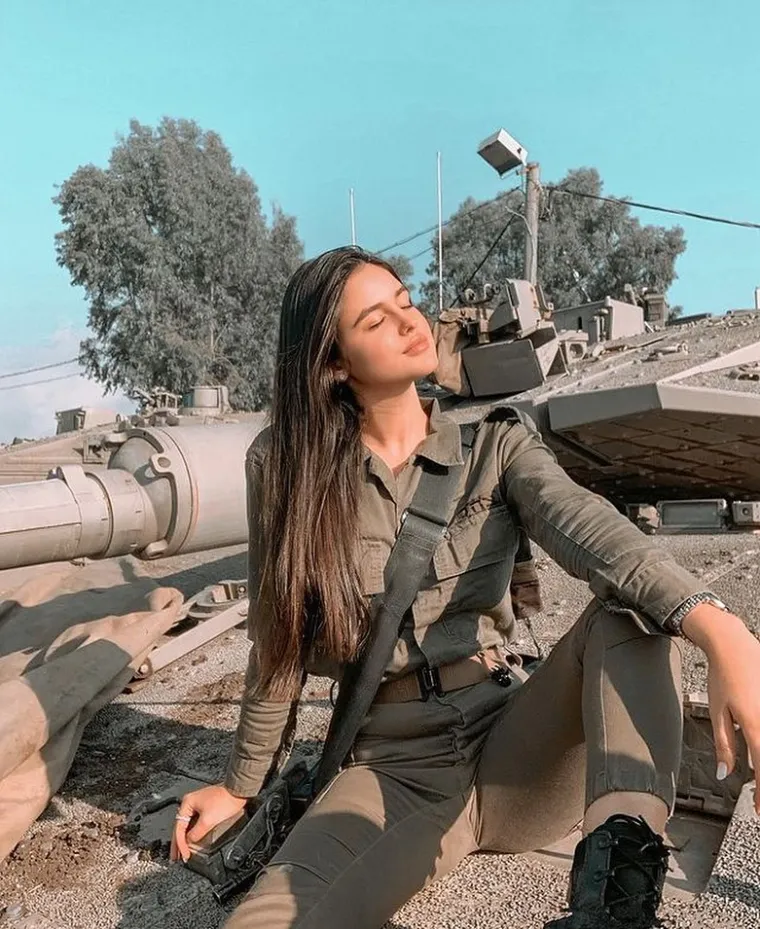 NJIMA SE SAMO LUD ČOVJEK NE BI PREDAO: Ove ljepotice su prave pravcate vojnikinje i u njih bismo pucali Amorovim strelicama