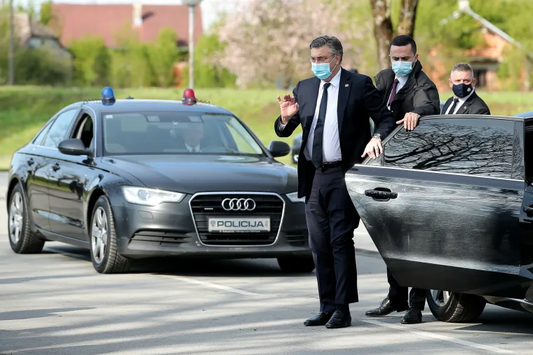 U Jasenovcu je danas nekoliko kolona, a prvi je stigao premijer Plenković: 'Vlada je protiv usta&scaron;kih simbola'