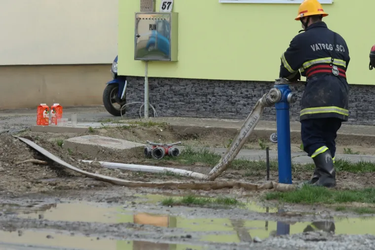 40 vatrogasaca se bori s požarom u Valpovu: Nema ozlijeđenih