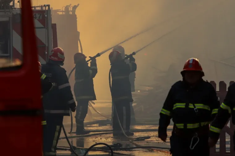 40 vatrogasaca se bori s požarom u Valpovu: Nema ozlijeđenih