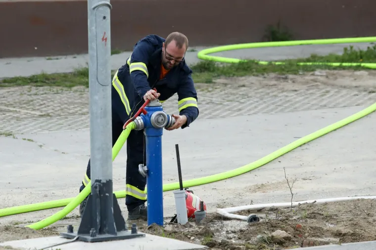 40 vatrogasaca se bori s požarom u Valpovu: Nema ozlijeđenih