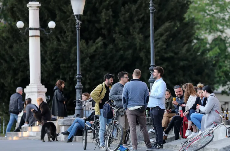 Vedro poslijepodne mnogi su iskoristili za druženje: Evo kako je danas izgledao centar Zagreba