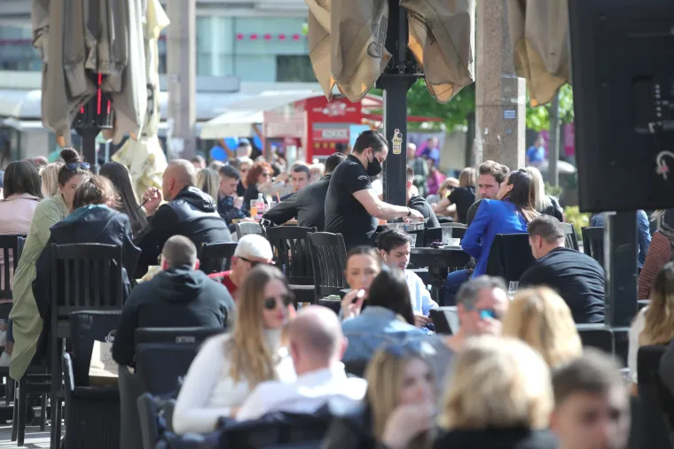 Vedro poslijepodne mnogi su iskoristili za druženje: Evo kako je danas izgledao centar Zagreba