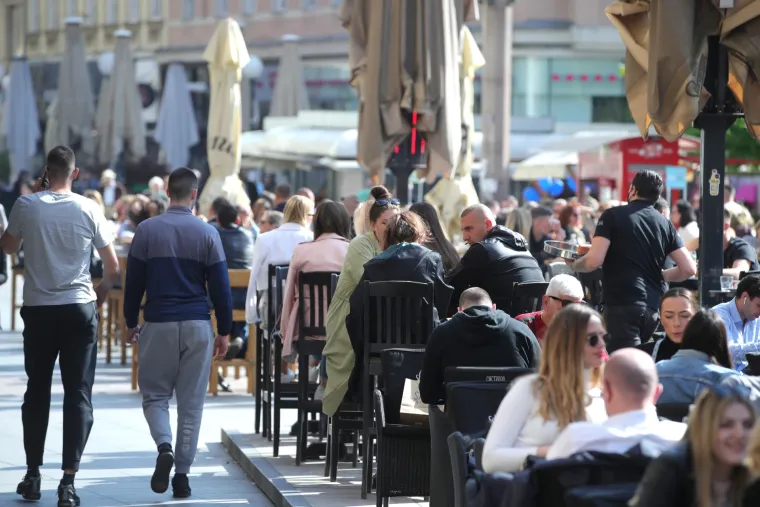 Vedro poslijepodne mnogi su iskoristili za druženje: Evo kako je danas izgledao centar Zagreba