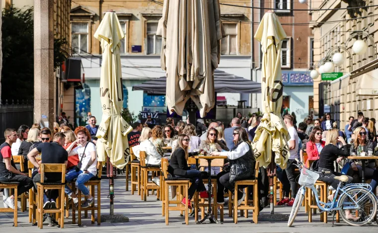 Vedro poslijepodne mnogi su iskoristili za druženje: Evo kako je danas izgledao centar Zagreba
