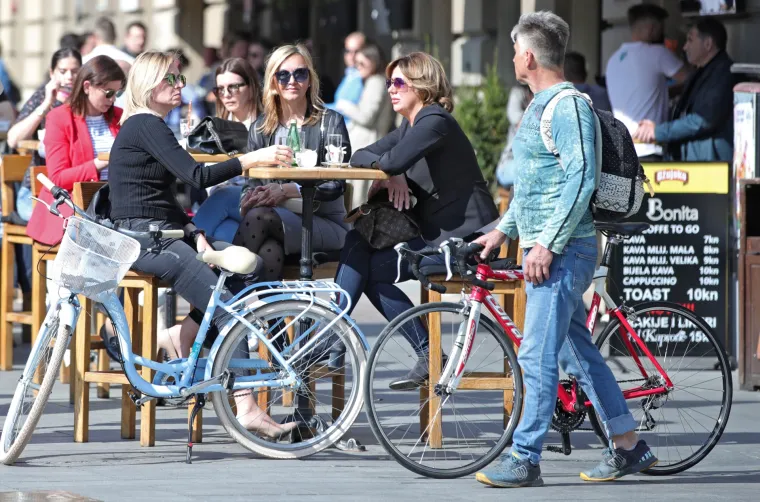 Vedro poslijepodne mnogi su iskoristili za druženje: Evo kako je danas izgledao centar Zagreba