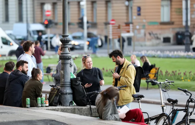 Vedro poslijepodne mnogi su iskoristili za druženje: Evo kako je danas izgledao centar Zagreba