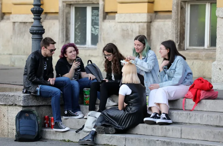Vedro poslijepodne mnogi su iskoristili za druženje: Evo kako je danas izgledao centar Zagreba