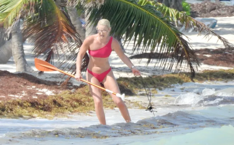 PRIZOR KOJI OSTAVLJA BEZ DAHA: Jedna od najljep&scaron;ih sporta&scaron;ica na svijetu skinula se u badić i pokazala malo previ&scaron;e