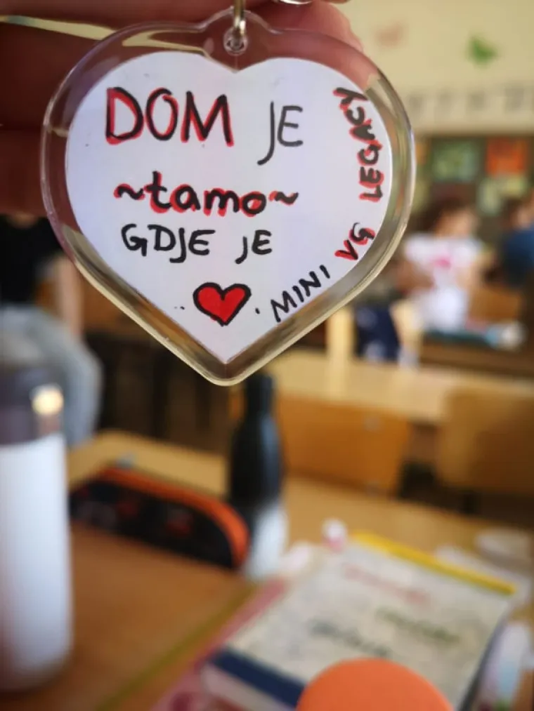 Sjećate se bake Ankice iz Gline? Ne samo da je dobila novi dom, već i novog cimera