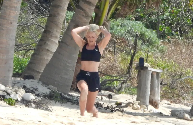 JEDNA OD NAJLJEP&Scaron;IH SPORTA&Scaron;ICA OTKRILA TAJNU SAVR&Scaron;ENOG IZGLEDA: Pogledajte &scaron;to ona radi na plaži dok se svi kupaju i sunčaju