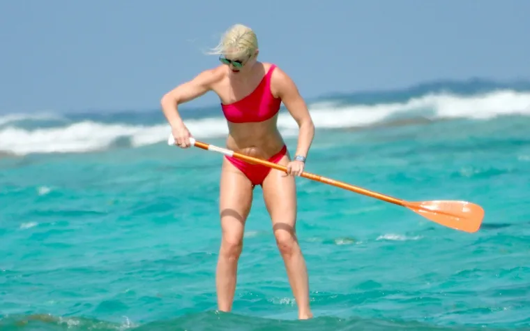 JEDNA OD NAJLJEP&Scaron;IH SPORTA&Scaron;ICA OTKRILA TAJNU SAVR&Scaron;ENOG IZGLEDA: Pogledajte &scaron;to ona radi na plaži dok se svi kupaju i sunčaju