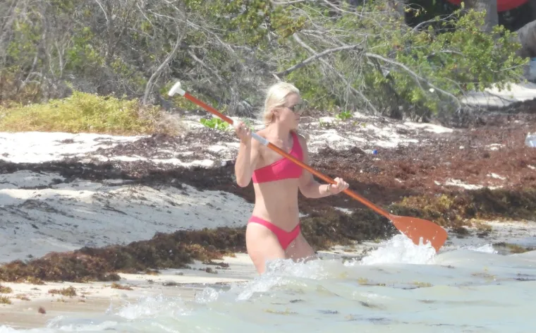 JEDNA OD NAJLJEP&Scaron;IH SPORTA&Scaron;ICA OTKRILA TAJNU SAVR&Scaron;ENOG IZGLEDA: Pogledajte &scaron;to ona radi na plaži dok se svi kupaju i sunčaju