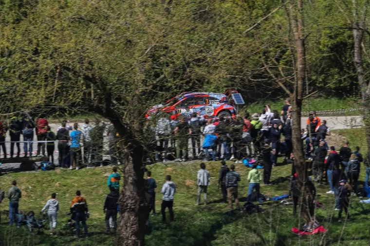 POGLEDAJTE UZBUDLJIVE KADROVE S CROATIA RALLYJA: Brojni obožavatelji jedva su dočekali vidjeti najbolje na djelu