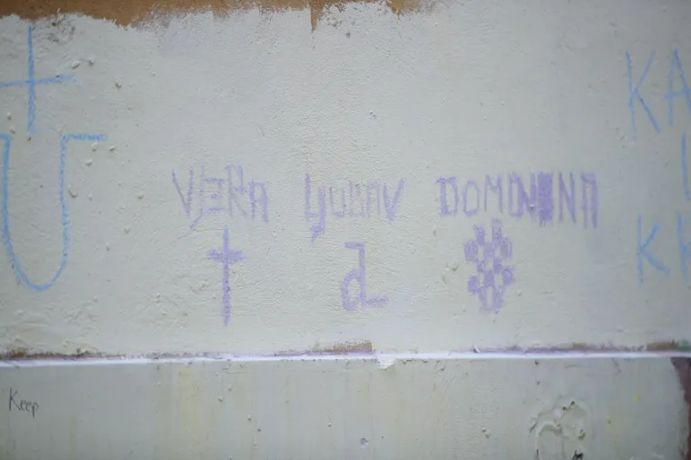 Neprimjerene poruke na crkvi Sv. Marije nagrđuju izgled građevine u samom centru grada