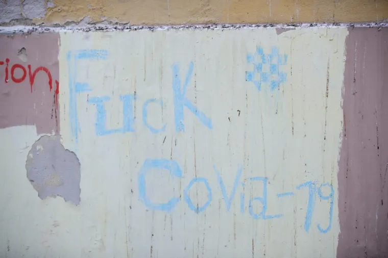 Neprimjerene poruke na crkvi Sv. Marije nagrđuju izgled građevine u samom centru grada