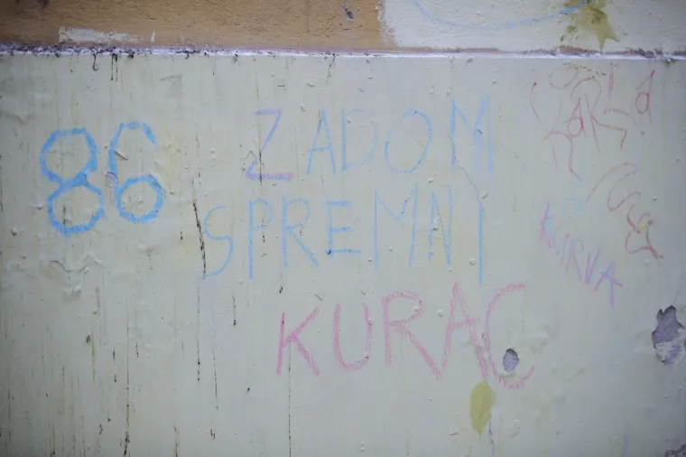 Neprimjerene poruke na crkvi Sv. Marije nagrđuju izgled građevine u samom centru grada