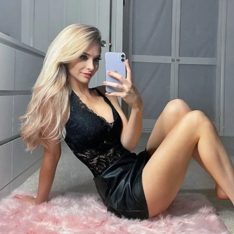 PRED OGLEDALOM POKAZALE ČIME RASPOLAŽU: Sada su svi ljubomorni na njihove partnere, jasno je i za&scaron;to