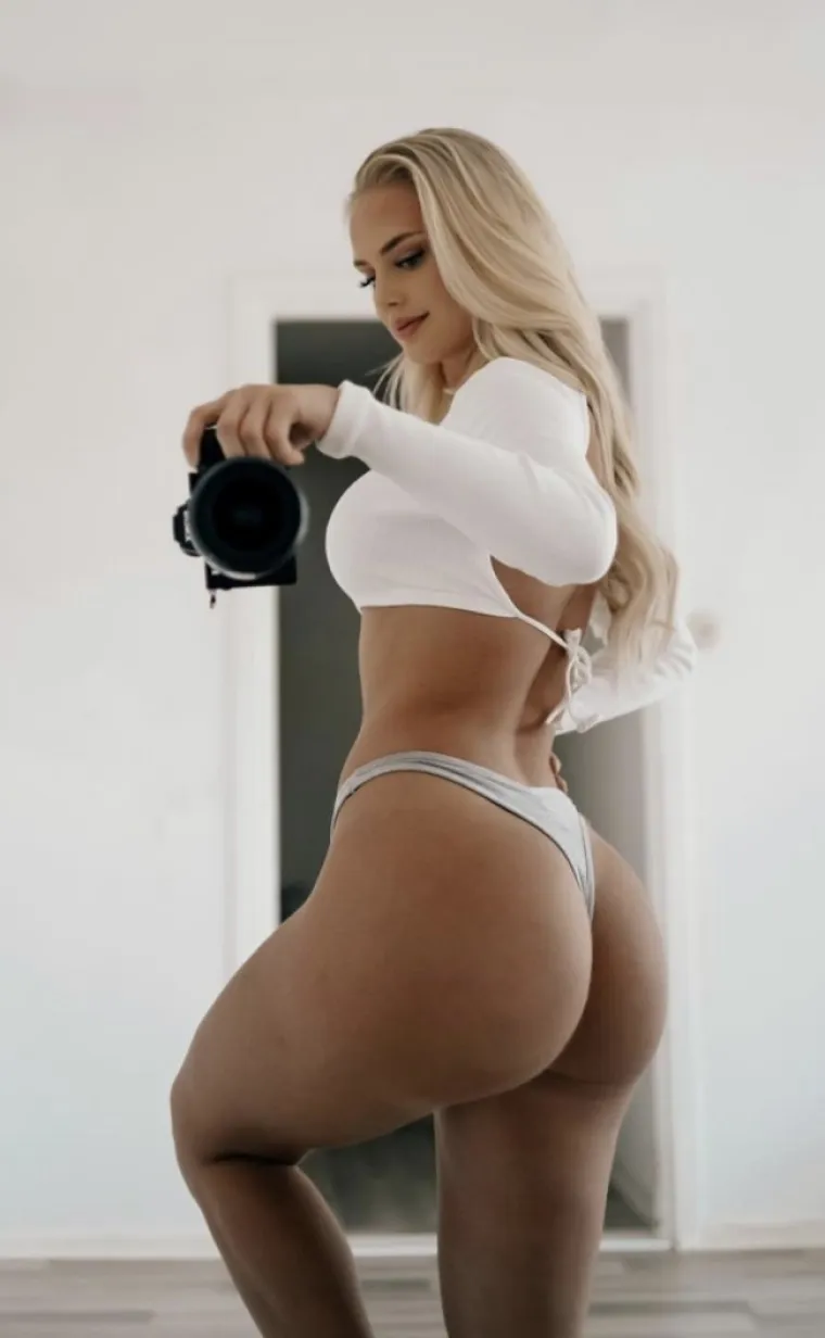 PRED OGLEDALOM POKAZALE ČIME RASPOLAŽU: Sada su svi ljubomorni na njihove partnere, jasno je i za&scaron;to